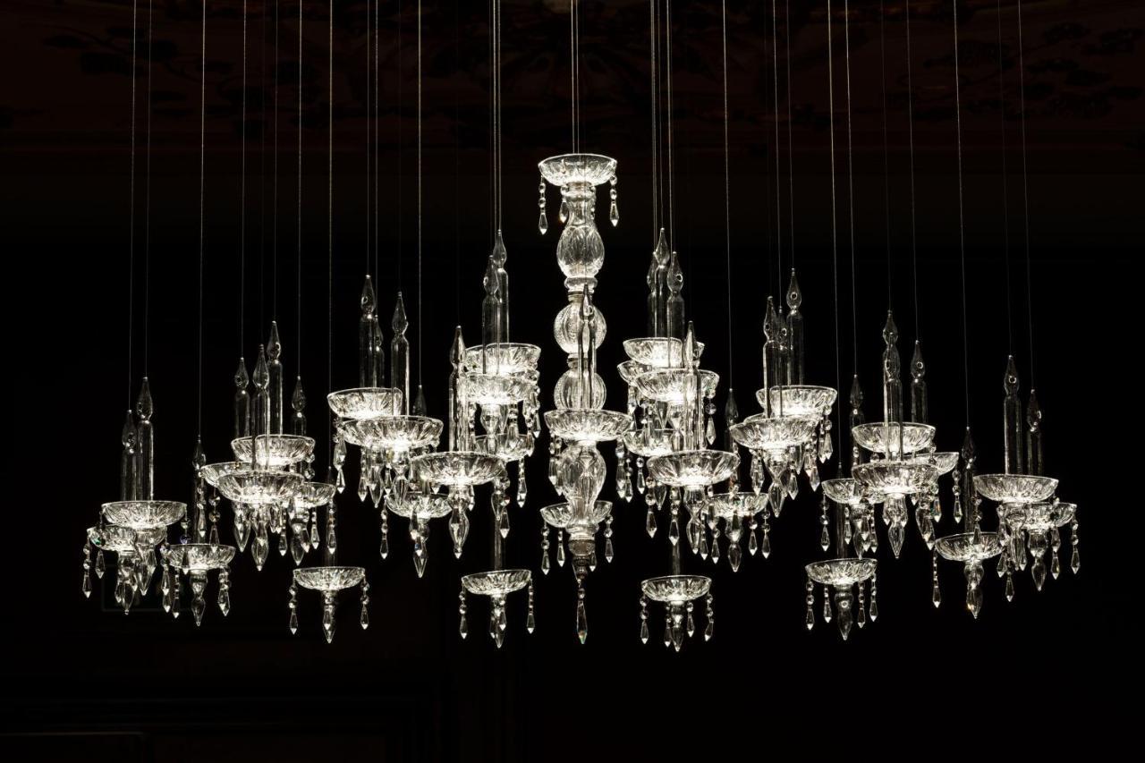 Sapphire House Antwerp, Autograph Collection Hotel Eksteriør billede A chandelier