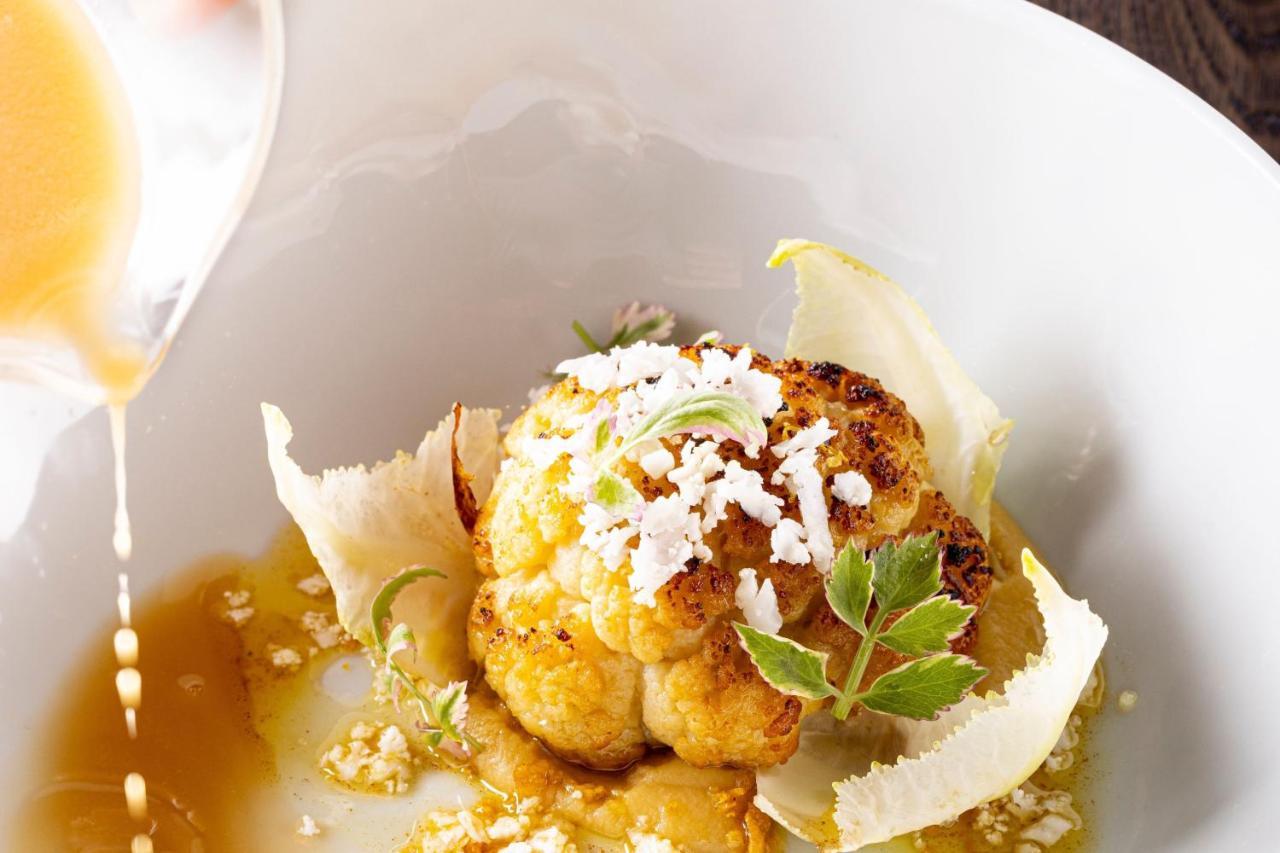 Sapphire House Antwerp, Autograph Collection Hotel Eksteriør billede A chicken meatball with a white wine sauce