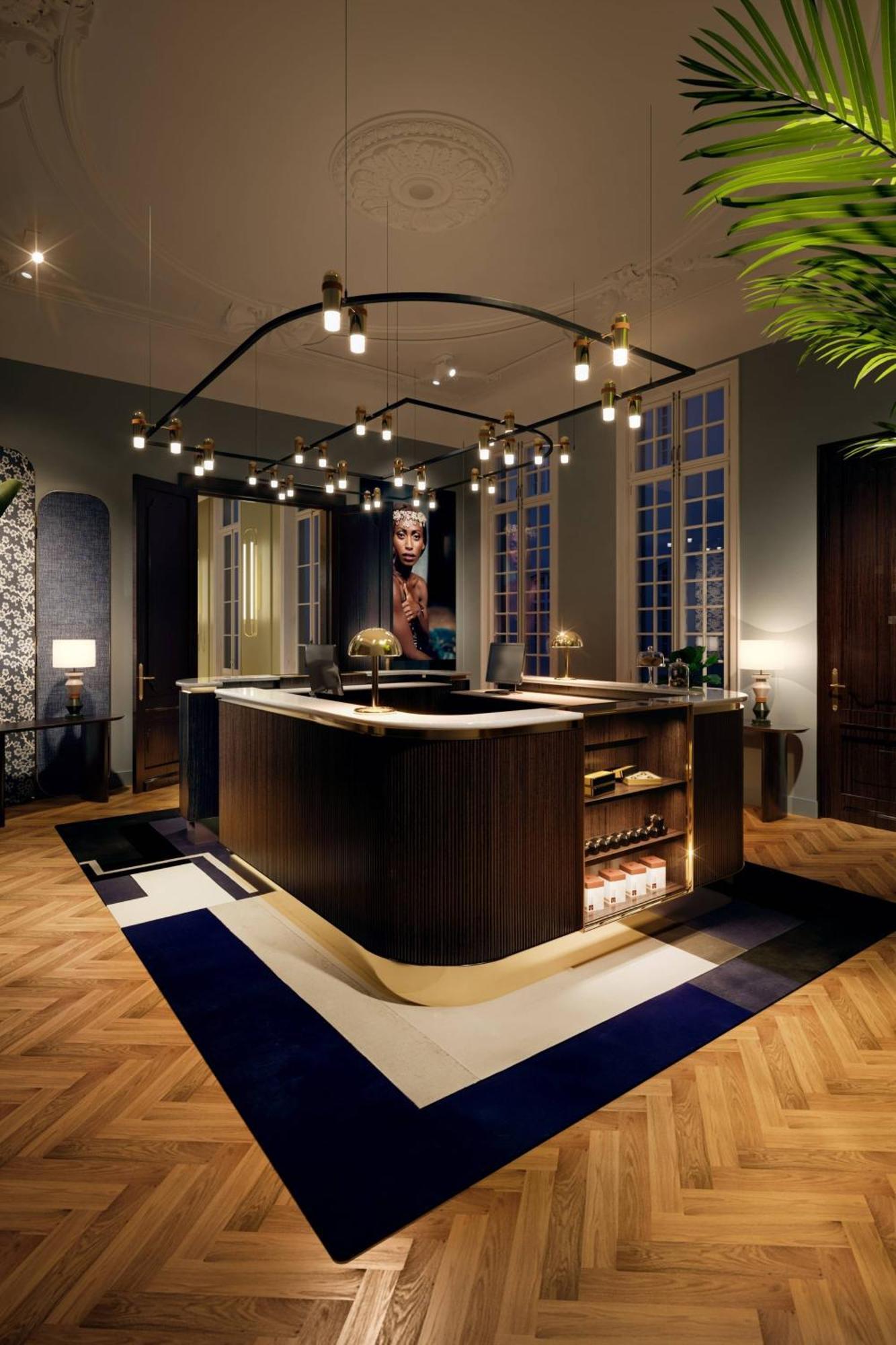 Sapphire House Antwerp, Autograph Collection Hotel Eksteriør billede The interior of the new store in Paris